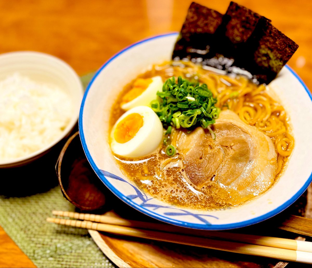 erumaLma's tweet photo. リュウジさんの味噌ラーメン！
濃くてまろやかでめちゃ美味しい🥰

海苔をスープに浸してご飯巻いて食べても最高

また買うー！

#おうちごはん #お昼ごはん https://t.co/ee8vgp4AmM