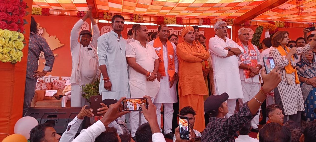 Narayanvaishana's tweet photo. केन्द्रीय संस्कृति एवं पर्यटन मंत्री तथा जोधपुर लोकसभा क्षेत्र से सांसद श्री गजेन्द्र सिंह शेखावत जी को जन्मदिन की हार्दिक बधाई एवं शुभकामनाएँ।

ईश्वर से आपके उत्तम स्वास्थ्य, दीर्घायु और यशस्वी जीवन की कामना करता हूँ।
@gssjodhpur https://t.co/ct4s47BOkA
