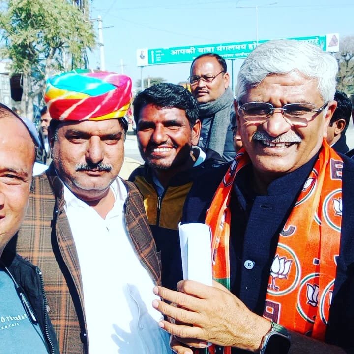 Narayanvaishana's tweet photo. केन्द्रीय संस्कृति एवं पर्यटन मंत्री तथा जोधपुर लोकसभा क्षेत्र से सांसद श्री गजेन्द्र सिंह शेखावत जी को जन्मदिन की हार्दिक बधाई एवं शुभकामनाएँ।

ईश्वर से आपके उत्तम स्वास्थ्य, दीर्घायु और यशस्वी जीवन की कामना करता हूँ।
@gssjodhpur https://t.co/ct4s47BOkA