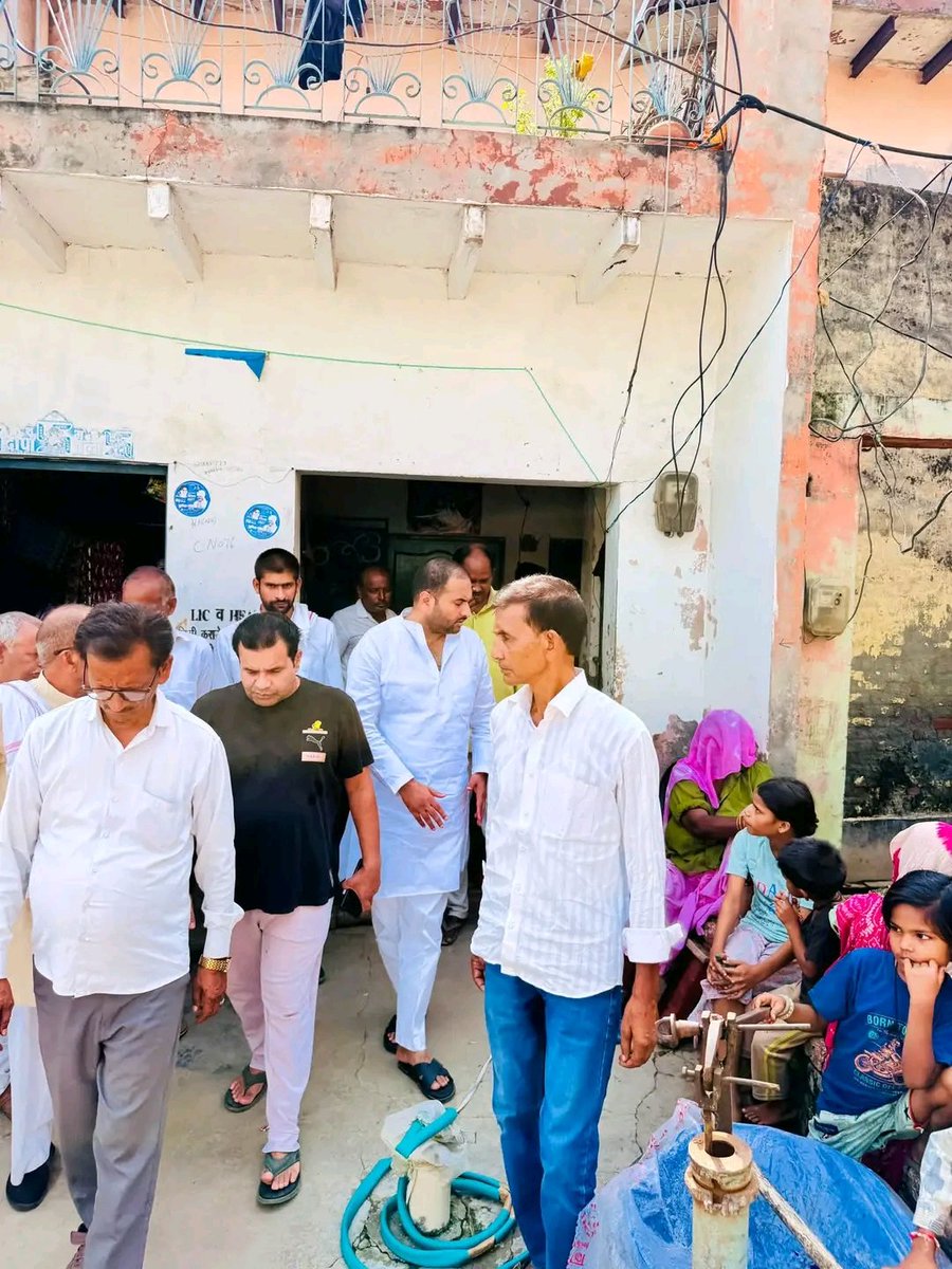 kushsharma_adv's tweet photo. मेरे विधानसभा क्षेत्र शिकारपुर अंतर्गत ग्राम याकूबपुर में बड़े भाई राजेश जाटव जी के पुत्र के एक्सीडेंट में चोटिल होने के कारण उनके आवास पर पहुँच कर छोटे भाई का कुशलक्षेम लिया।

साथ ही उनके कुछ विषयों को लेकर संबंधित अधिकारियों को त्वरित कार्रवाई हेतु अवगत कराया।
@BJP4India @BJP4UP @narendramodi @myogiadityanath @myogioffice