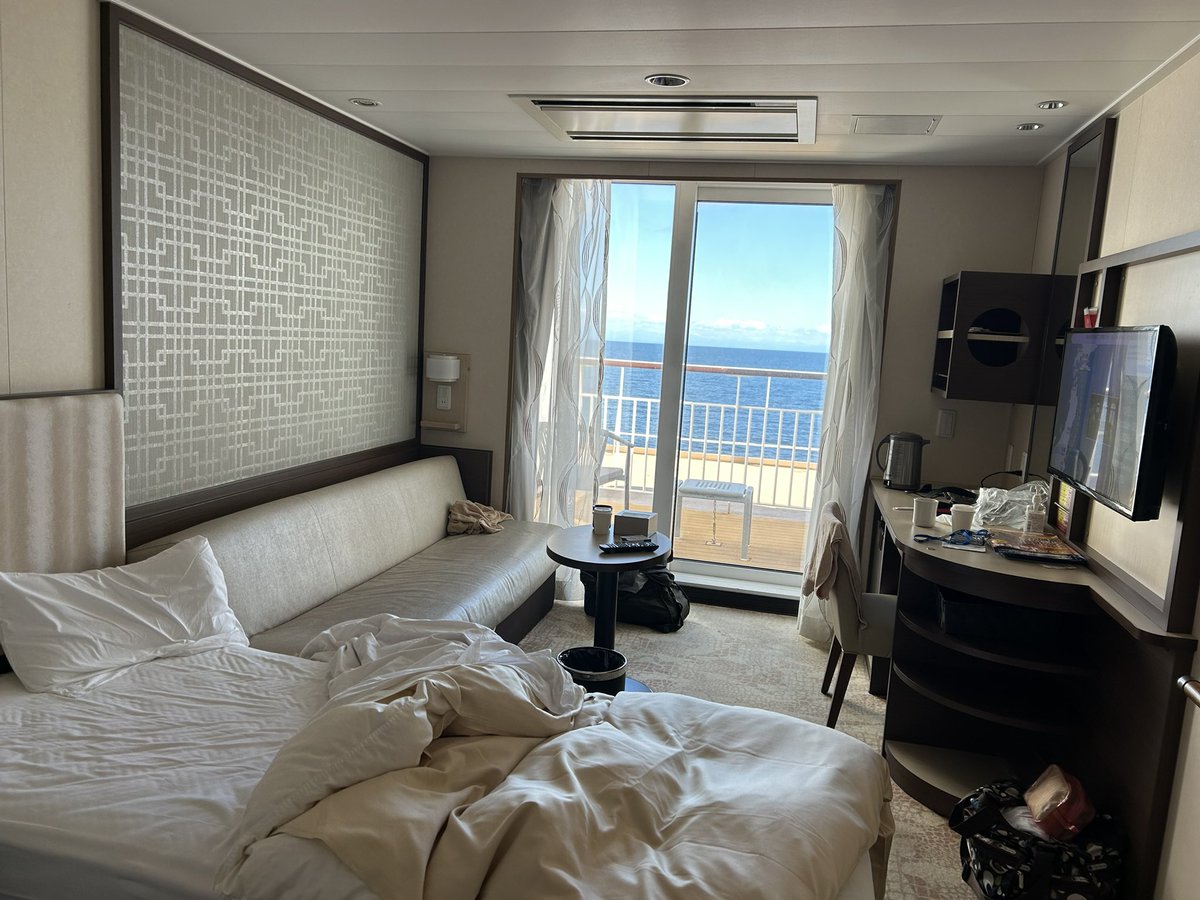 bongotw's tweet photo. 船内販売のグッズが欠品してたりとがっかりした事もあったけども、、
なんかすげえ満足した😆
#さんふらわあ
#ちいかわ https://t.co/XEKn7aMBkC