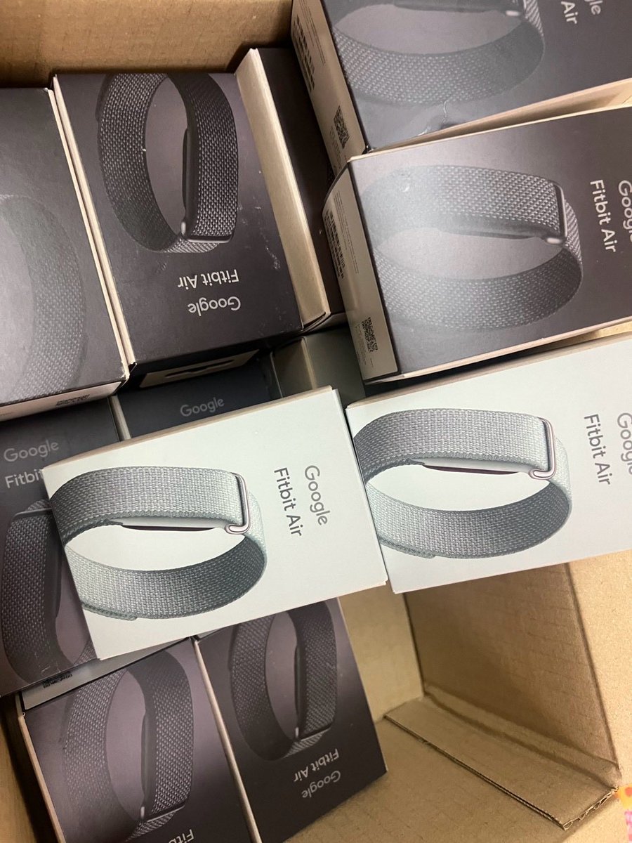 Giftsuzapataka's tweet photo. Google Fitbit Air ⌚️
นาฬิกาไร้หน้าจอสายสุขภาพ ตรวจจับการนอน การหลับลึก การออกกำลังกาย นำเข้าจากเมกา 🇺🇸

Obsidian สีดำ 4,390 บาท
fog สีเขียวมิ้นท์ 4,690 บาท
โปเกม่อน 5,400 บาท

กทม.แมสได้ค่ะ

#google #googlefitbit #นาฬิกา #สายสุขภาพ https://t.co/qdQXyDcWgo