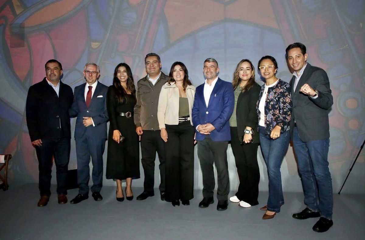 FridaJGuillen's tweet photo. 📅 ¡Así vivimos la jornada!

📌 Alcaldía Miguel Hidalgo: Conmemoración del 2 de Octubre. 
📌 Col. Vista Alegre: Módulo Móvil de Atención Ciudadana. 
📌 Reuniones de trabajo: Seguimiento a peticiones y gestiones.

💙¡Mañana seguimos! Recorriendo las colonias para atenderte de cerca.

#CongresoCDMX #FridaGuillén #2deOctube #Cuauhtémoc
