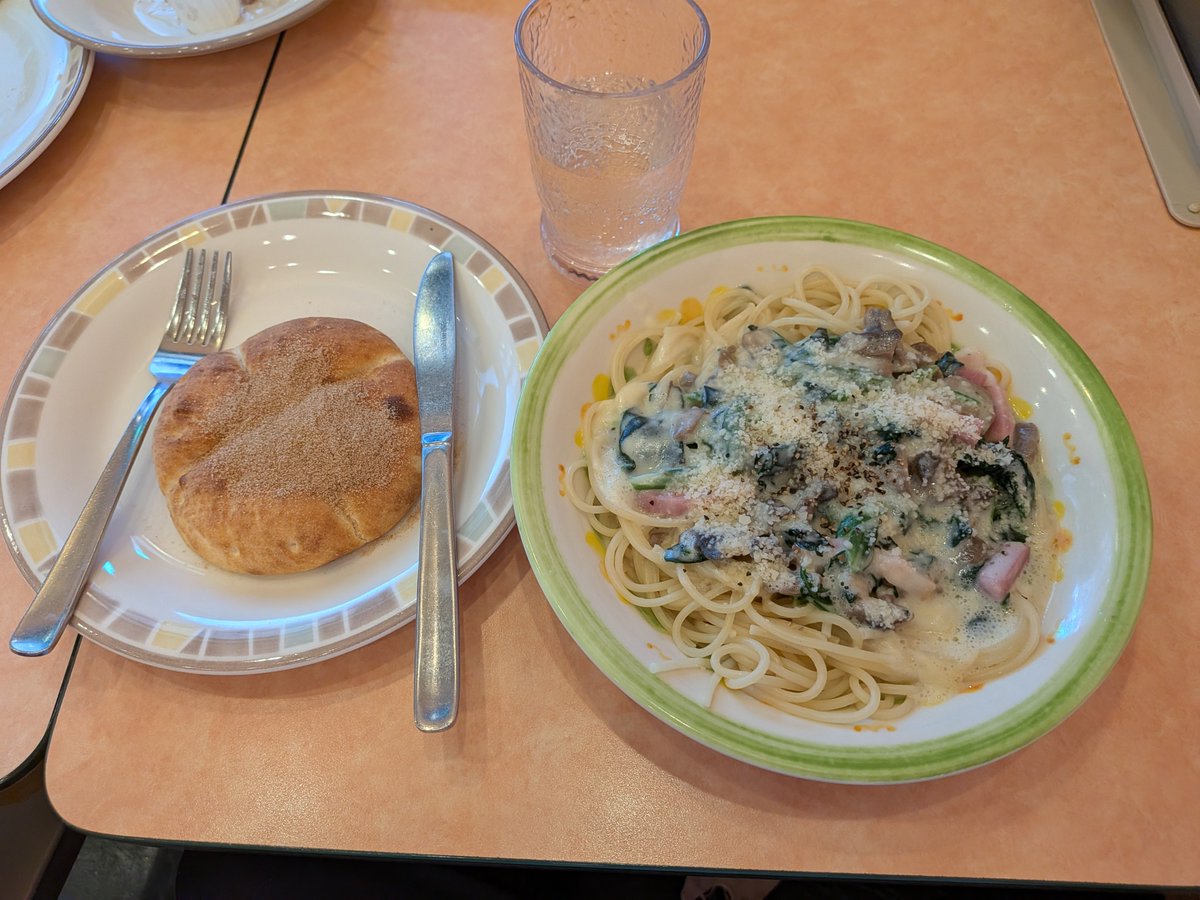 Satomi_nano's tweet photo. DKと学校帰りにサイゼデートなう。
1週間、学校に行けなかったので、
担任から『テスト前やし荷物を取りにおいで』と呼び出され、付き添ってきました。
来週は行けるといいな、というか、
行かないと出席たりない😣 https://t.co/hzFjUw9piY