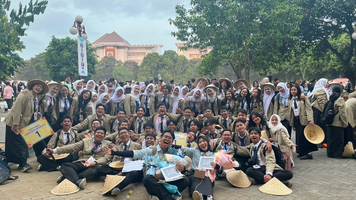 sangwonugm's tweet photo. life lately ❤️ aku cinta koesatu ❤️ aku cinta bonyok ❤️ aku cinta tekkim ❤️ aku cinta 26 ❤️ https://t.co/NP3dhEcbFe