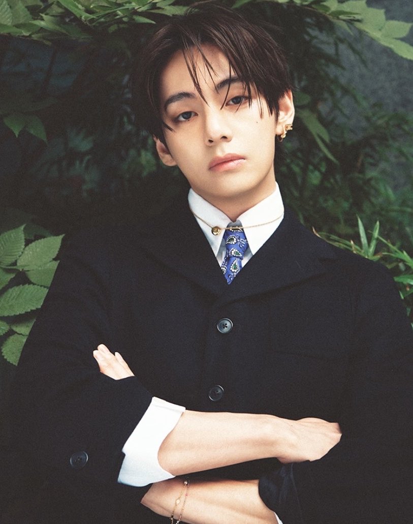 sugamihoney's tweet photo. HABLEMOS DEL PERFIL, DE ESE VISUAL Y LO PODEROSO QUE LUCE TAEHYUNG CON ESTAS FOTAZAS. QUE HOMBRE, IDOL OF IDOLS😭🔥 https://t.co/K5IS8wuHXn