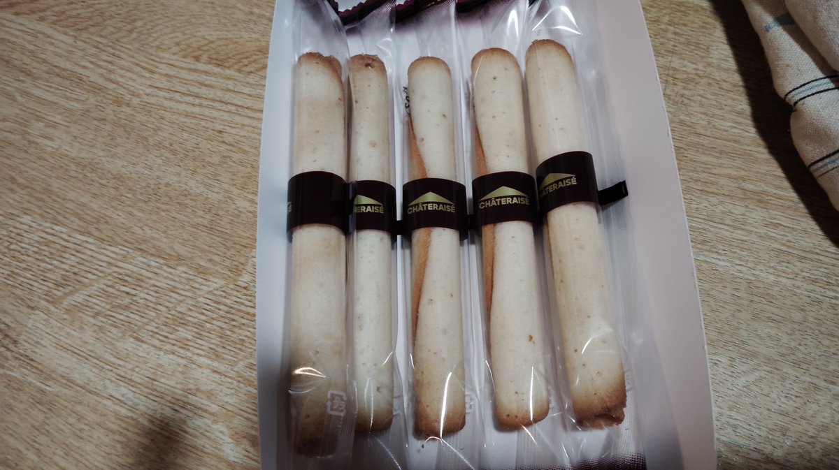 fuefukiyarou's tweet photo. ライブの差し入れをいただく。メンバーいわく「本当に・うまい棒」。 https://t.co/yYeo5OsvX7