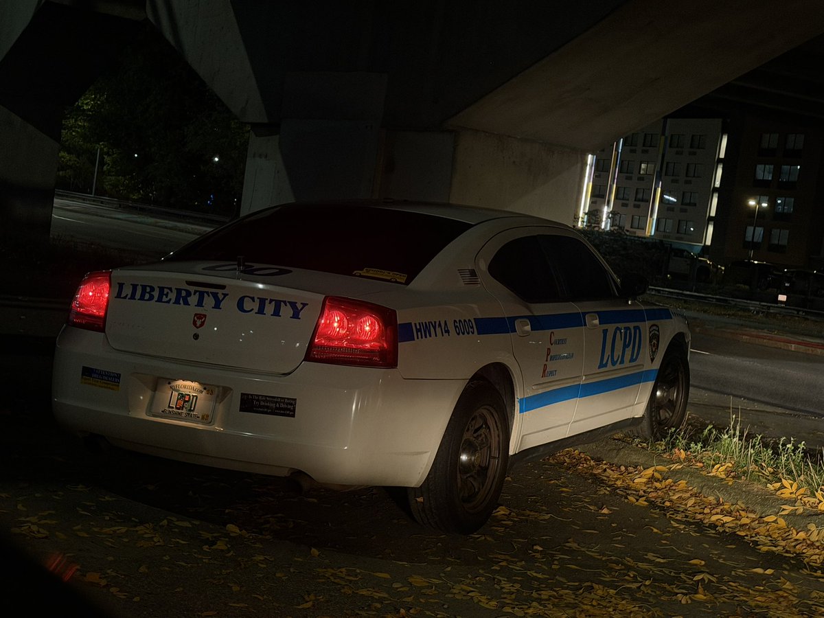 hellisharrow1's tweet photo. Took the cars out tonight

#lcpd #gta4 #rockstargames https://t.co/IhVCV3ezMV