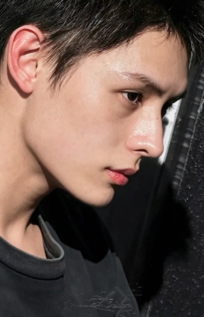 wittykittyn's tweet photo. at this point im not surprised that fans who meet him up close keep talking about how clear his skin is and how insane his facial structure looks, it’s clear that cameras don’t do him justice https://t.co/dTCCLQZvo1