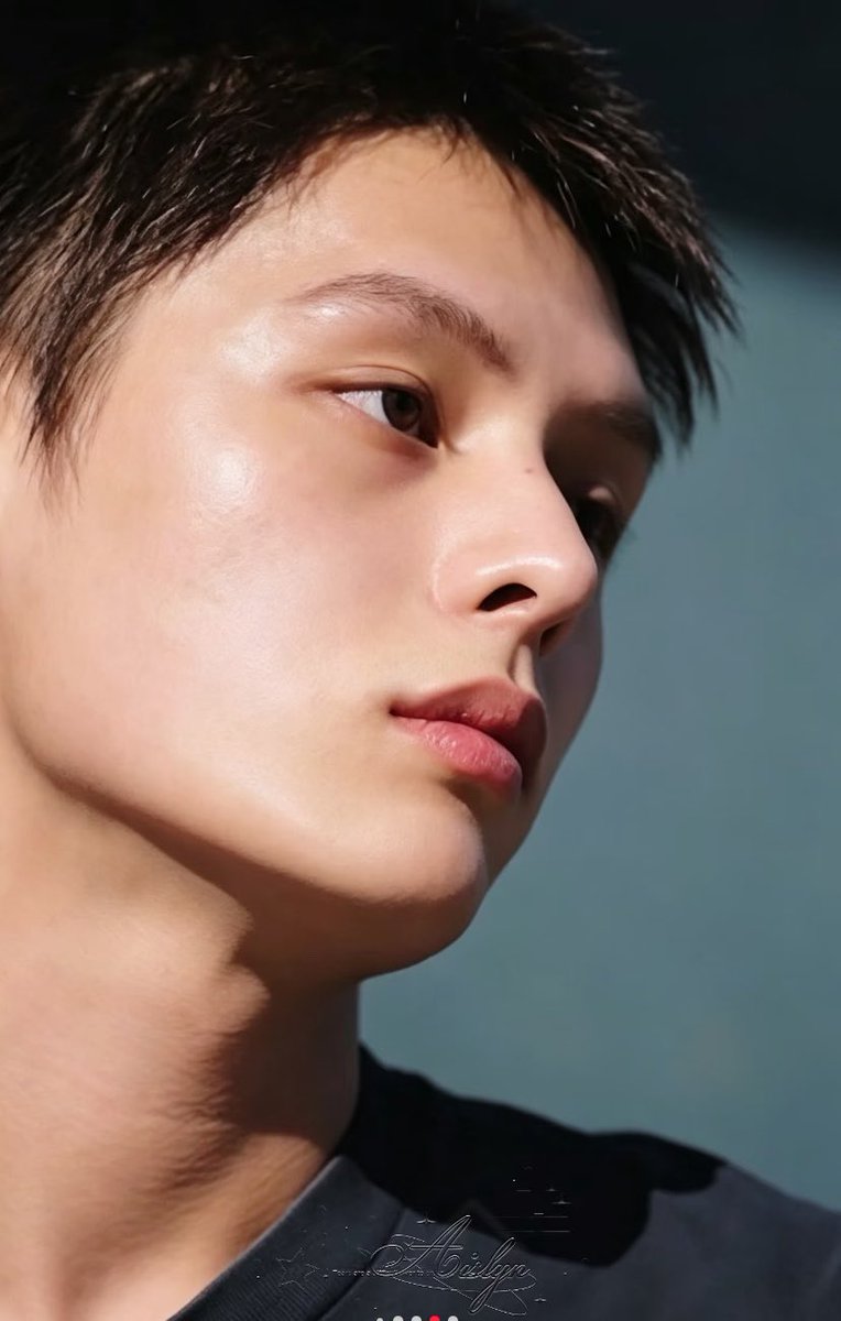 wittykittyn's tweet photo. at this point im not surprised that fans who meet him up close keep talking about how clear his skin is and how insane his facial structure looks, it’s clear that cameras don’t do him justice https://t.co/dTCCLQZvo1