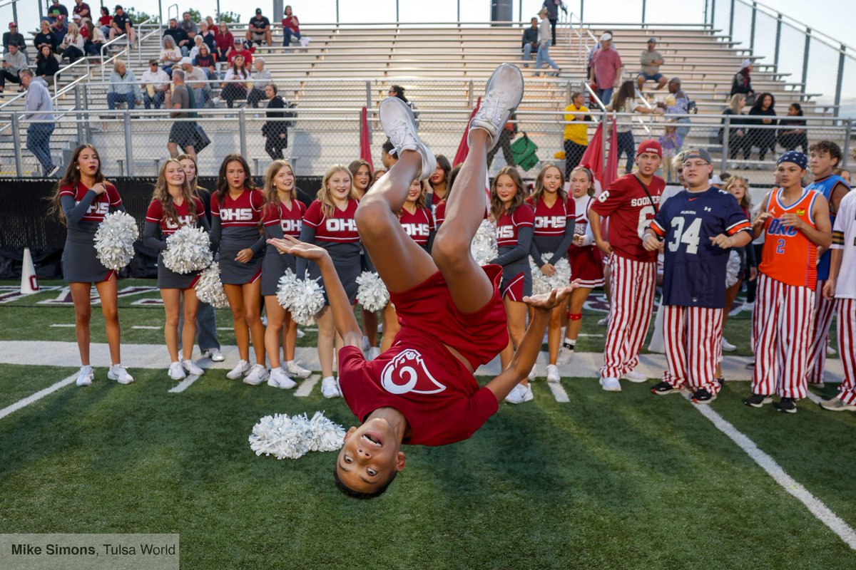 mikesimonsphoto's tweet photo. Photos: Jenks defeats Owasso https://t.co/5obm59CYNo #owasso #rampride #jenkstrojans #jenks #okpreps https://t.co/qUXuoWYLXt