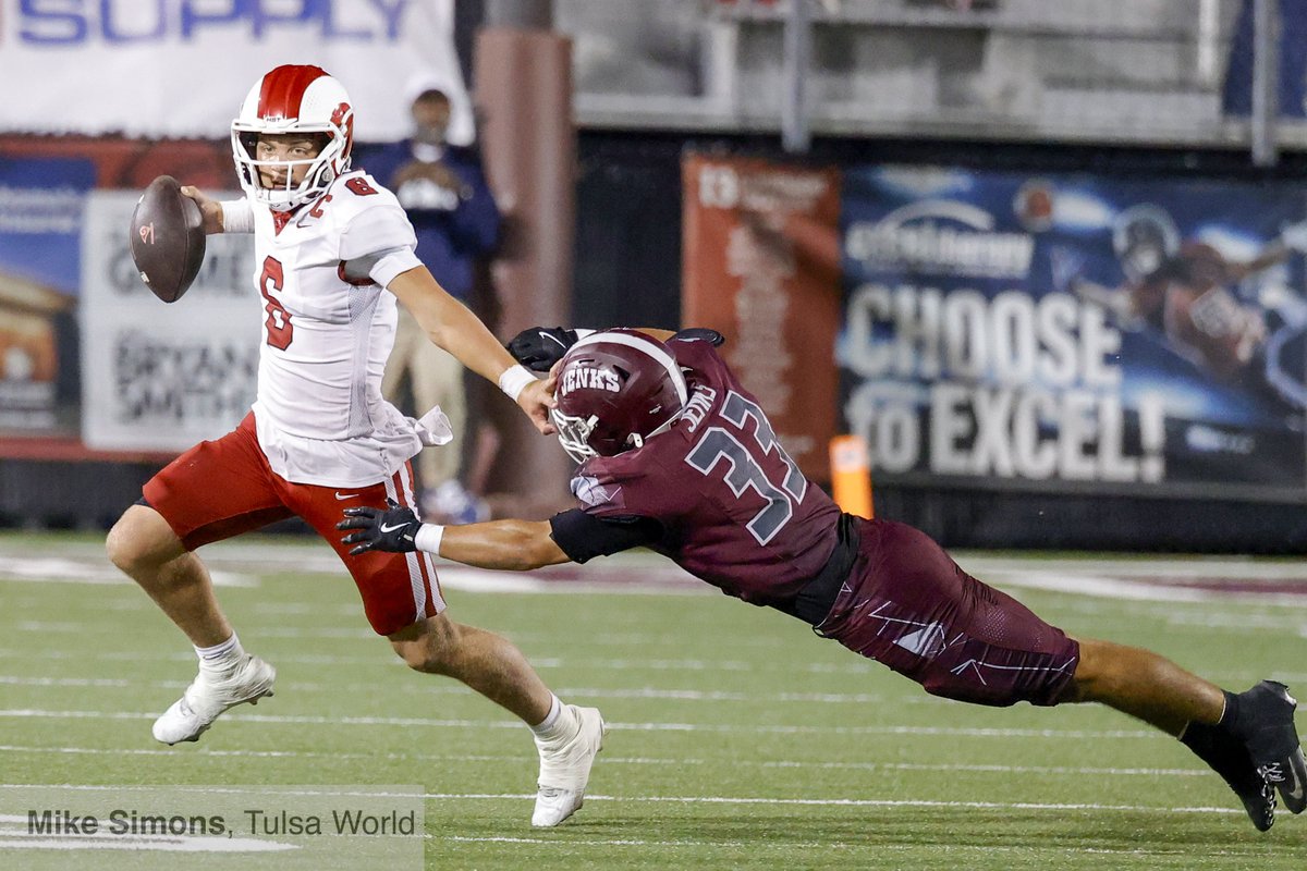 mikesimonsphoto's tweet photo. Photos: Jenks defeats Owasso https://t.co/5obm59CYNo #owasso #rampride #jenkstrojans #jenks #okpreps https://t.co/qUXuoWYLXt