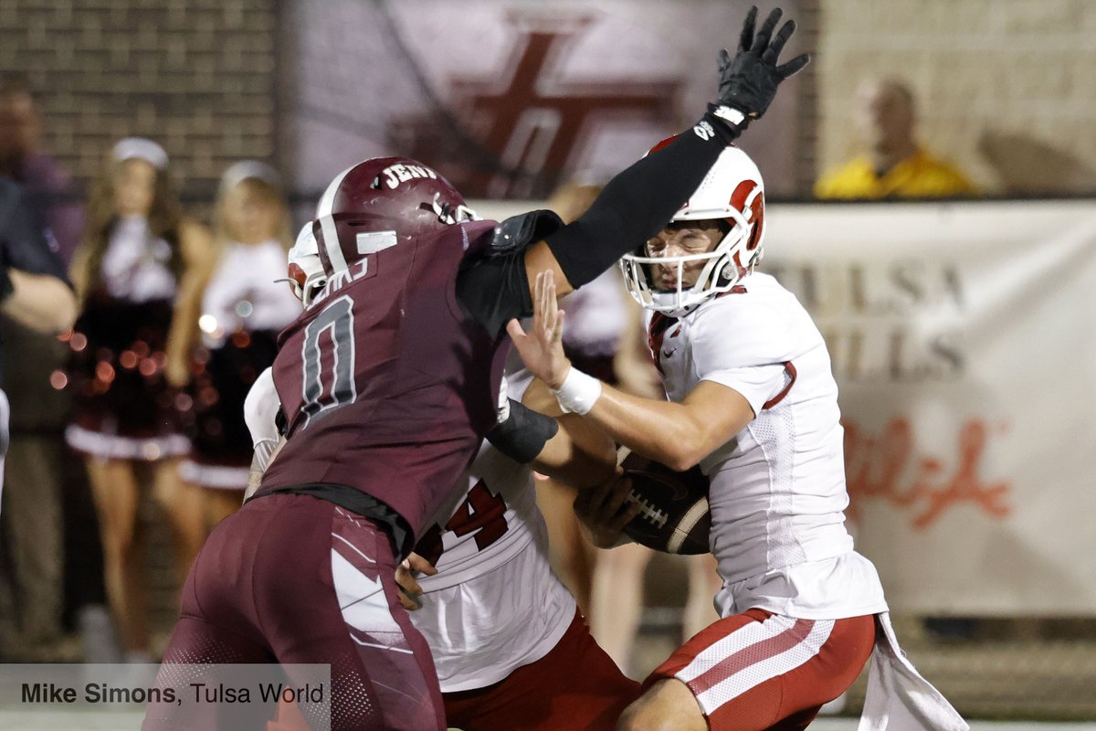 mikesimonsphoto's tweet photo. Photos: Jenks defeats Owasso https://t.co/5obm59CYNo #owasso #rampride #jenkstrojans #jenks #okpreps https://t.co/qUXuoWYLXt