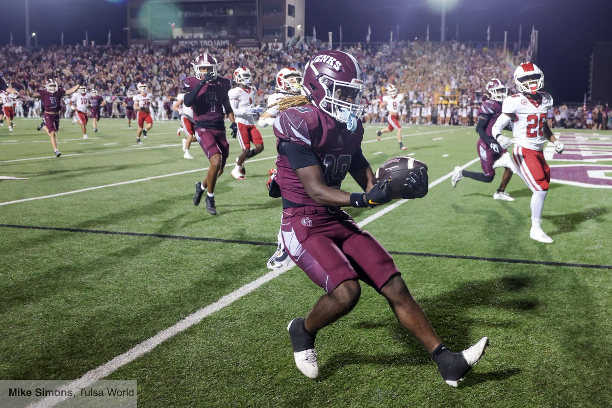 mikesimonsphoto's tweet photo. Photos: Jenks defeats Owasso https://t.co/5obm59CYNo #owasso #rampride #jenkstrojans #jenks #okpreps https://t.co/qUXuoWYLXt