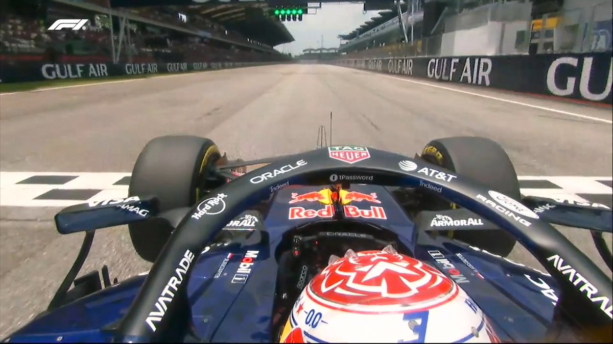 F1's tweet photo. Max on the mediums goes P4

TOP 5
Antonelli
Russell
Norris
Verstappen
Piastri

#F1 #BahrainGP https://t.co/raugY73Eak