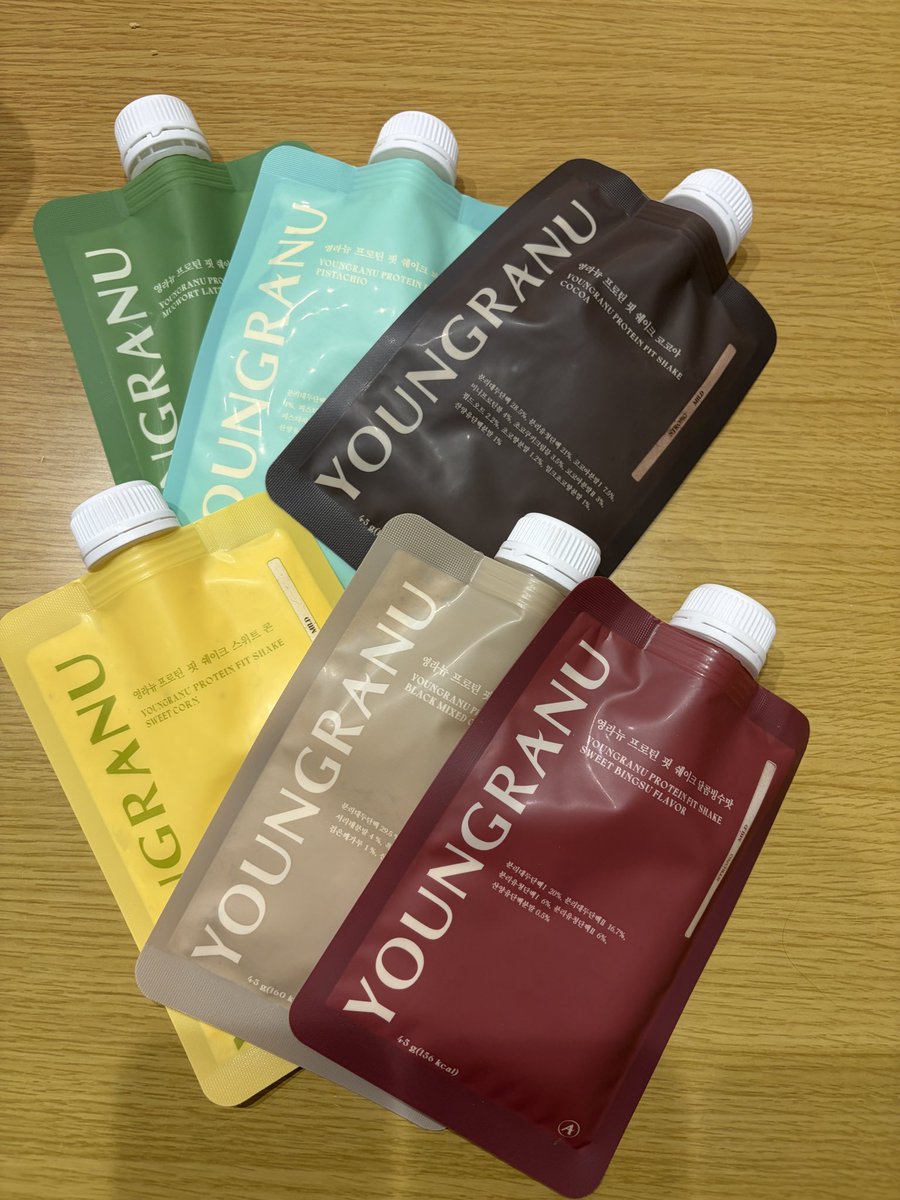 papppppapa's tweet photo. #PR @youngranujp

プロテインシェイク

★水だけでおいしい、バウチ型プロテイン 
★ 手軽にたんぱく質を補給 
★トッピングで満足感UP

好みで選べるフレーバー☕️
黒ゴマきな粉／ココア／スイートコーン／ピスタチオ／よもぎラテ／あずきピンス

#ヨンラニュー #プロテイン #ヨンラニュープロテイン https://t.co/jOWKu5BhPD