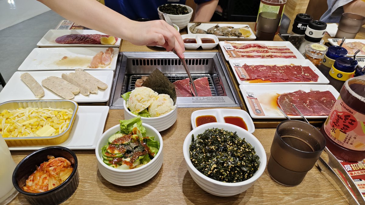 Ghg_Chang's tweet photo. 被请我吃饭的大哥哥带项圈牵绳出门了，还穿着尿布，好羞羞〃∀〃 https://t.co/oRFPZ9G2ku
