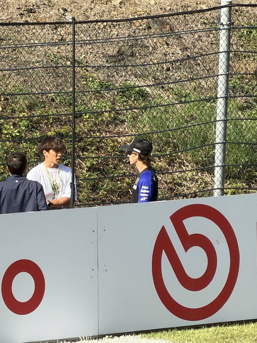 ake165919's tweet photo. ファビオクアルタラロ🇫🇷20と長島哲太くん🇯🇵45
Z席前のスクリーン観てます😆 https://t.co/9Pv5ZrApWz