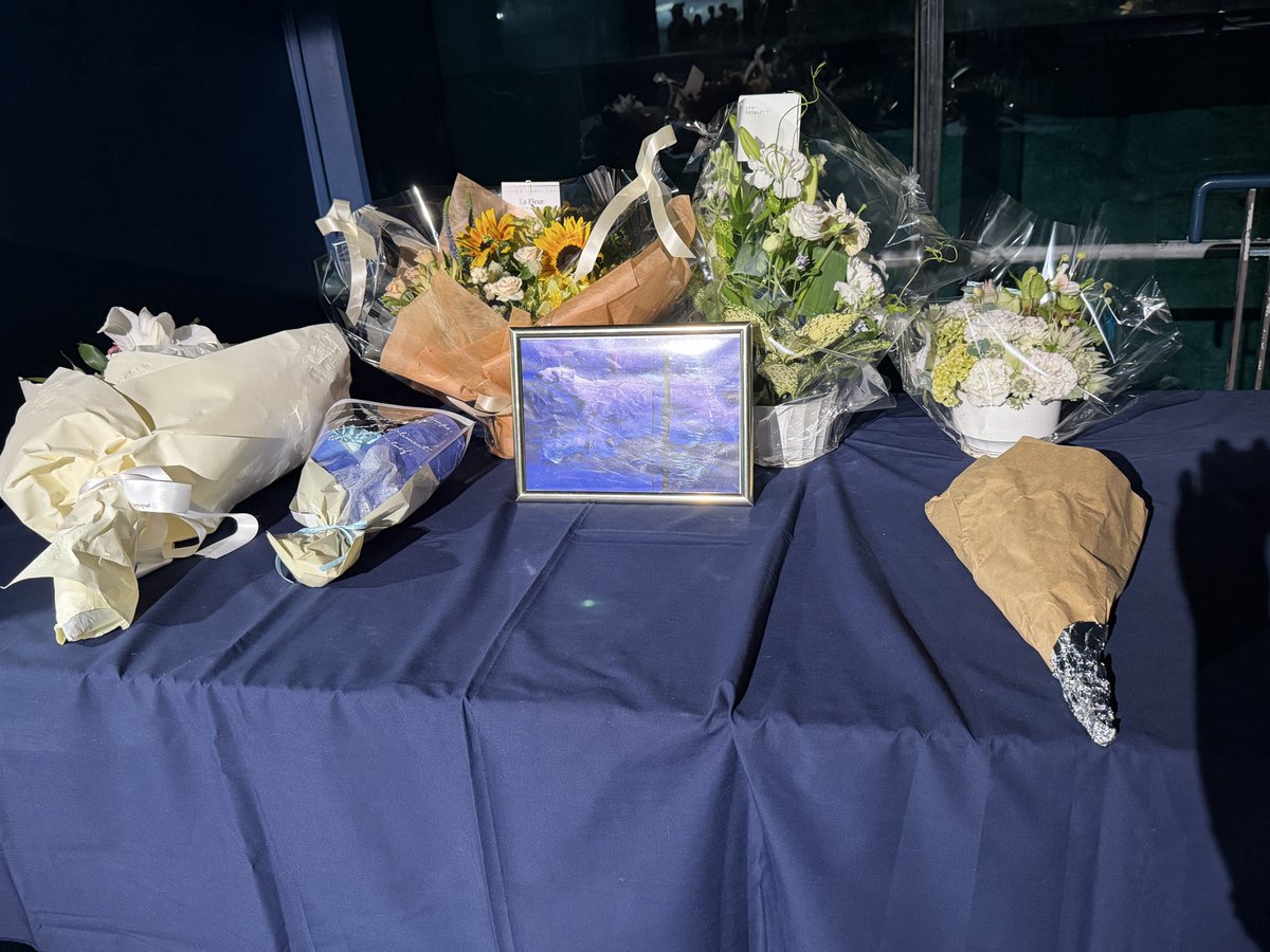nirego's tweet photo. ユキ丸くんにお花を持って行ったのですが、展示場前に献花台が設置してありました。
#八景島シーパラダイス
#ホッキョクグマ
#ユキ丸 https://t.co/jYS9uK0Hxc