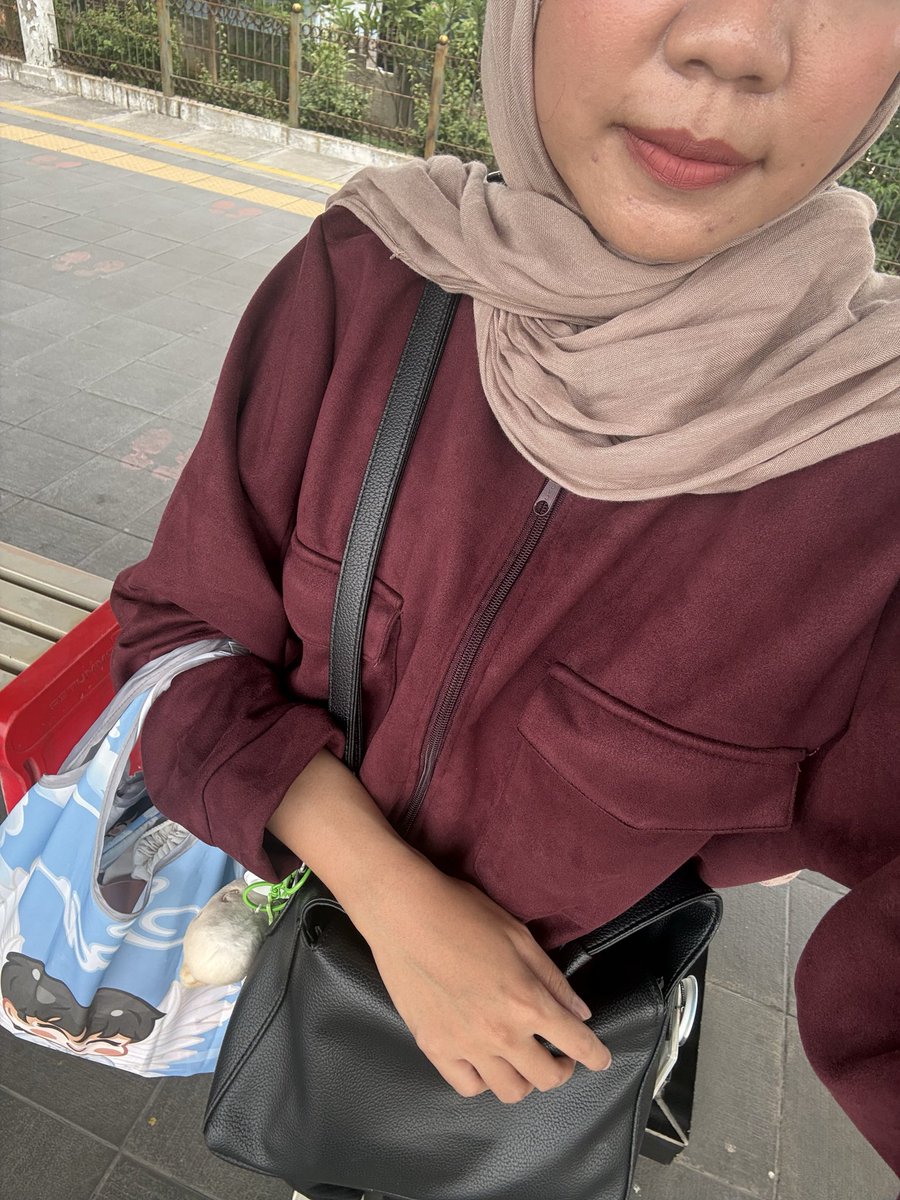 nuguoppso's tweet photo. yg ketemu aku kaya gini boleh colek aja yaa, aku bawa freebies https://t.co/p7A54NCdwe