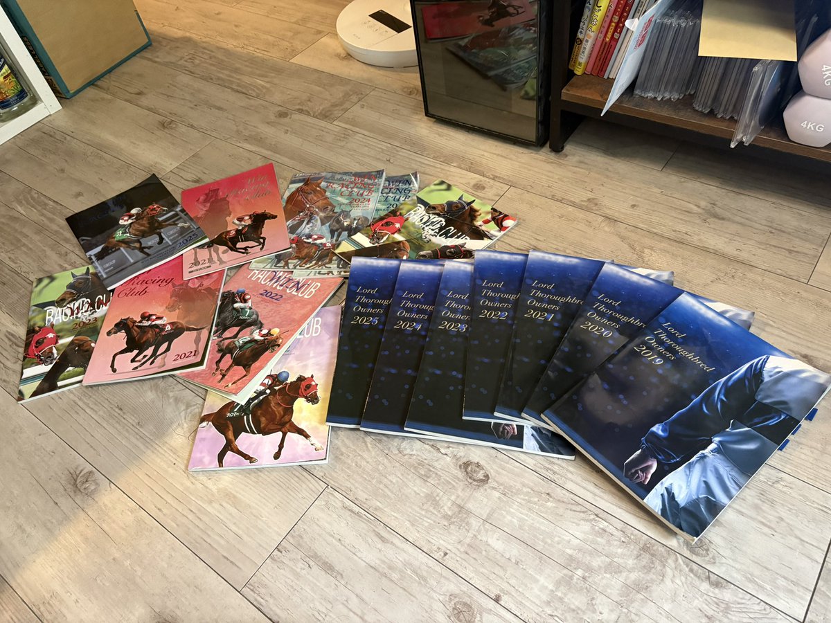 F2430Xj's tweet photo. 妻に、この図鑑みたいのそろそろ整理してよ💢と。

しゃーない。

#ウイン　#ロード https://t.co/AUfWsp1VIK