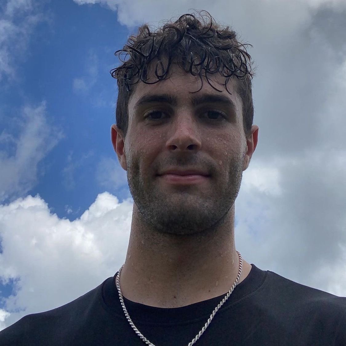 Play98Pulisic's tweet photo. Mendung blm tentu hujan, perhatian blm tentu ada perasaan. #FriendlyReminder https://t.co/iFKBT3Wx54