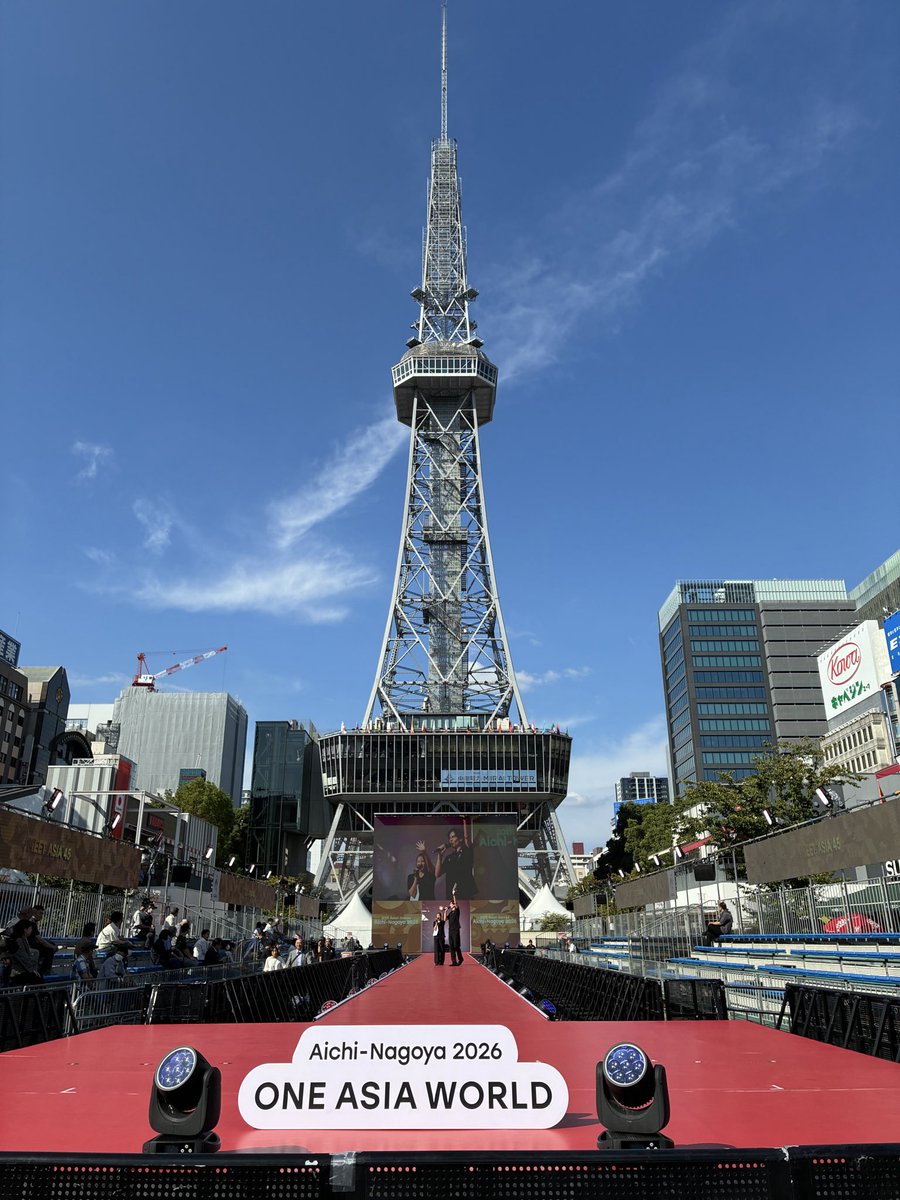 tnaaua's tweet photo. アジア大会、メダリスト グリーティング
メダリストはいないけど、お客さんとふれあい。司会的な英訳してる男性が、和訳と解説でとてもわかりやすい https://t.co/x9OktCr6aU