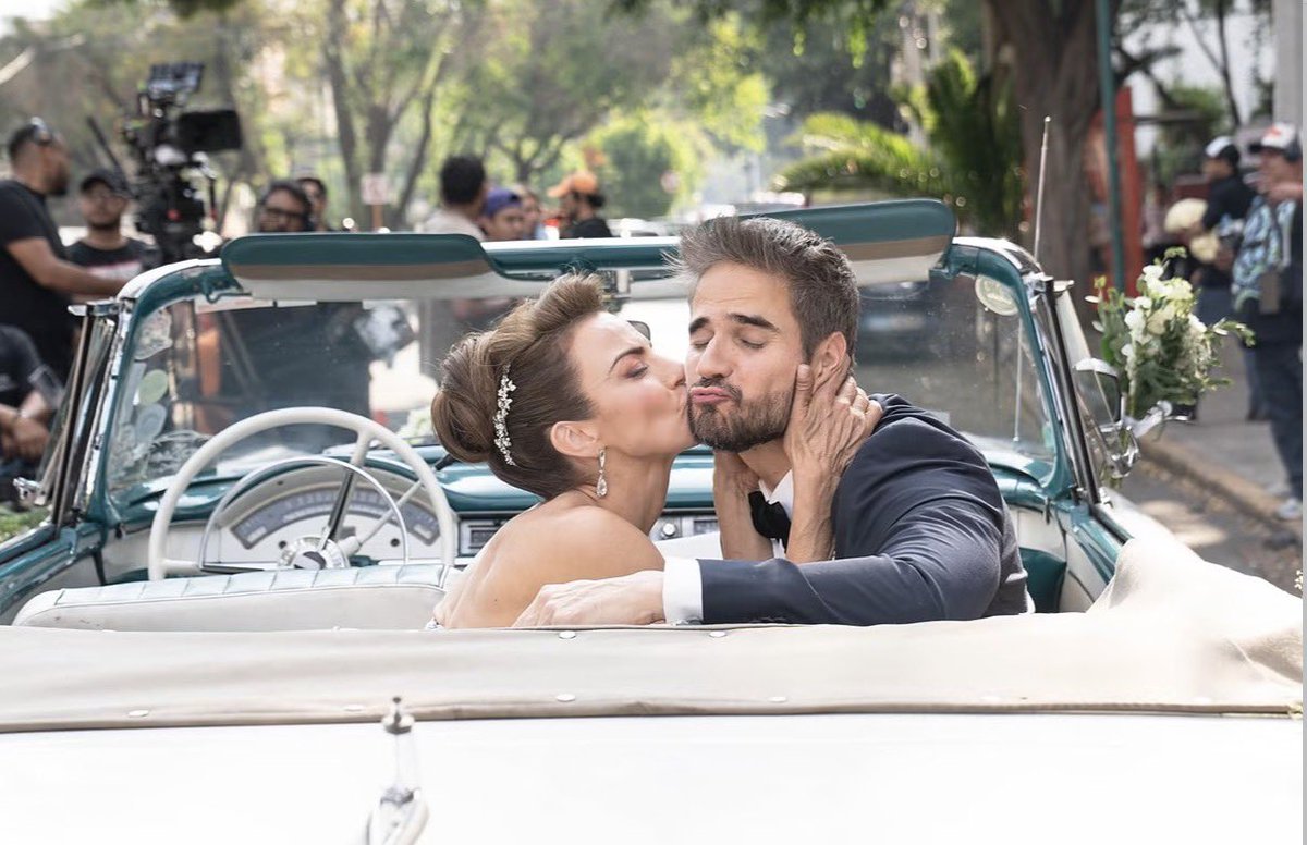 sofiaxfrancolov's tweet photo. Mis Silviel 😭🩷 @silvnavarro @DanArenas  @soyevadaniela @osoriojua #JuanOsorio #GuardiánDeMiVida https://t.co/T7TMXnIYqQ