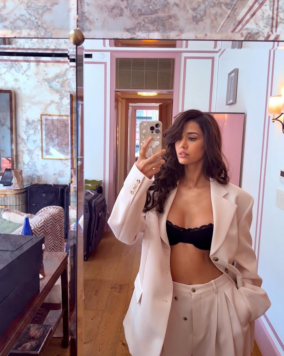 Titancelebs's tweet photo. Disha Patani in her hottest vibe 🔥🥵
Beauty, confidence &amp; killer looks — all in one frame. ❤️‍🔥

#DishaPatani https://t.co/H9jj1WKYzu