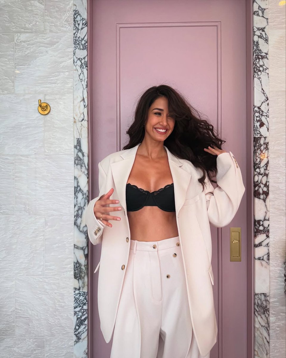Titancelebs's tweet photo. Disha Patani in her hottest vibe 🔥🥵
Beauty, confidence &amp; killer looks — all in one frame. ❤️‍🔥

#DishaPatani https://t.co/H9jj1WKYzu