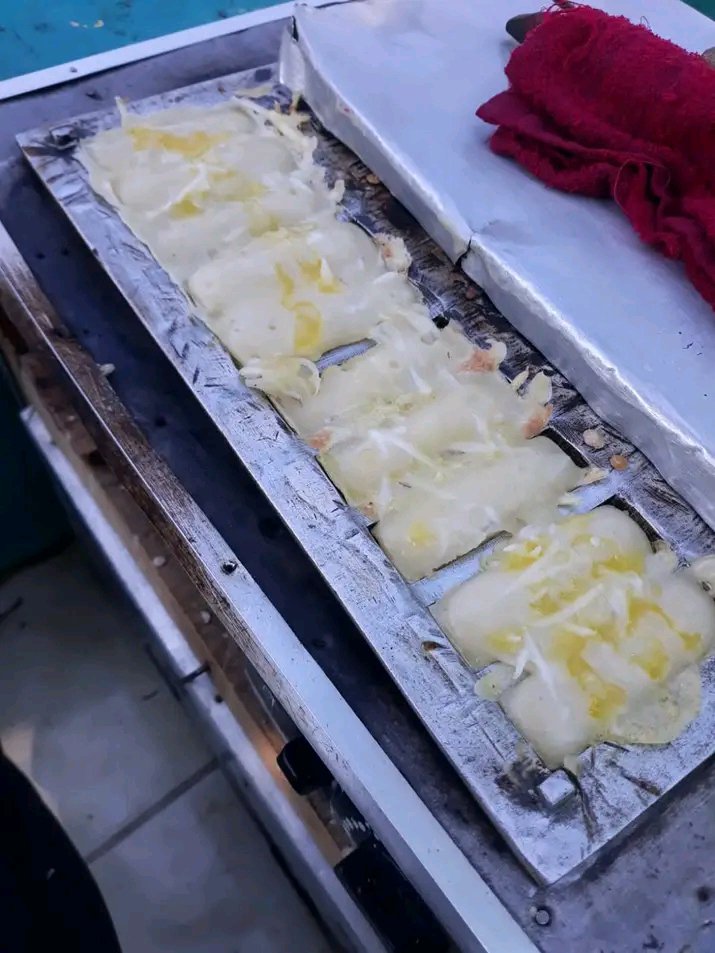 Emak_Azaki's tweet photo. Untuk yg tinggal di Sukabumi 
Cicurug atau lewat sana ,,lihat suami sya jualan tolong bantu larisi yah☺️ kue nya enak loh di jamin ketagihan

Jualan kue jadul kue pancong,,

Dekat pesantren Al amin https://t.co/69igMiVZf8