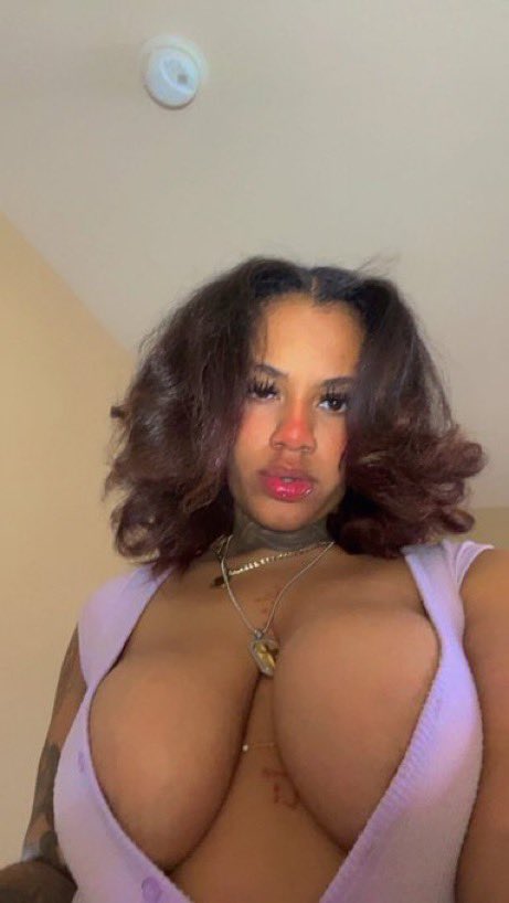 Sunnybpbda's tweet photo. take it off for me 🙈💕 https://t.co/rhFZqlOiyD