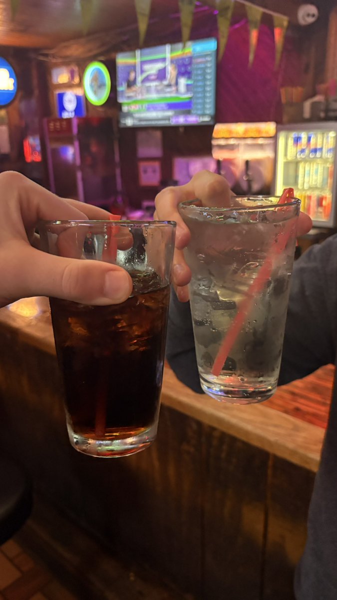 ayeitsbill123's tweet photo. #beevmeetup @tannerthebagman https://t.co/wuVQ59NjCw