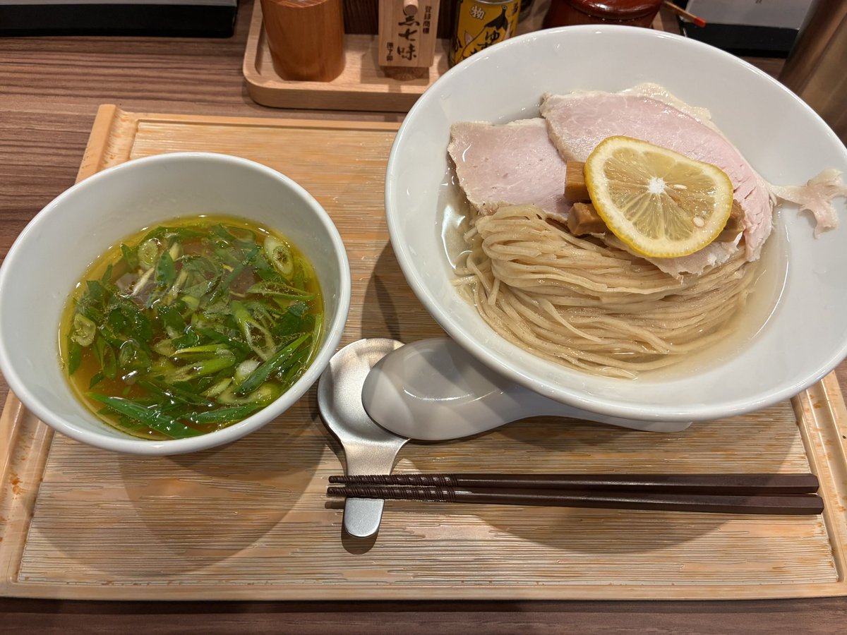 2_error__'s tweet photo. 伝次平の跡地
水 ぬるい
スープ ぬるい
店内 灼熱

やまこうが恋しくなる https://t.co/6mgjLoW3gT