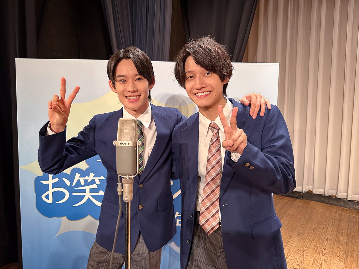 yanshina_fujitv's tweet photo. 🎙️#もうええわ
ご視聴ありがとうございました‼️

マイクの前で
肩を組んで笑うふたりを📸

笑って、ぶつかって、また笑って。
松岡と谷本が見つけた
ふたりだけの「間」とリズム。

最後まで見届けてくださった
皆さんに感謝を込めて…🙇

#佐野晶哉 #山時聡真 #河内大輝

👇見逃し配信はこちら https://t.co/7qmIPNoYDT