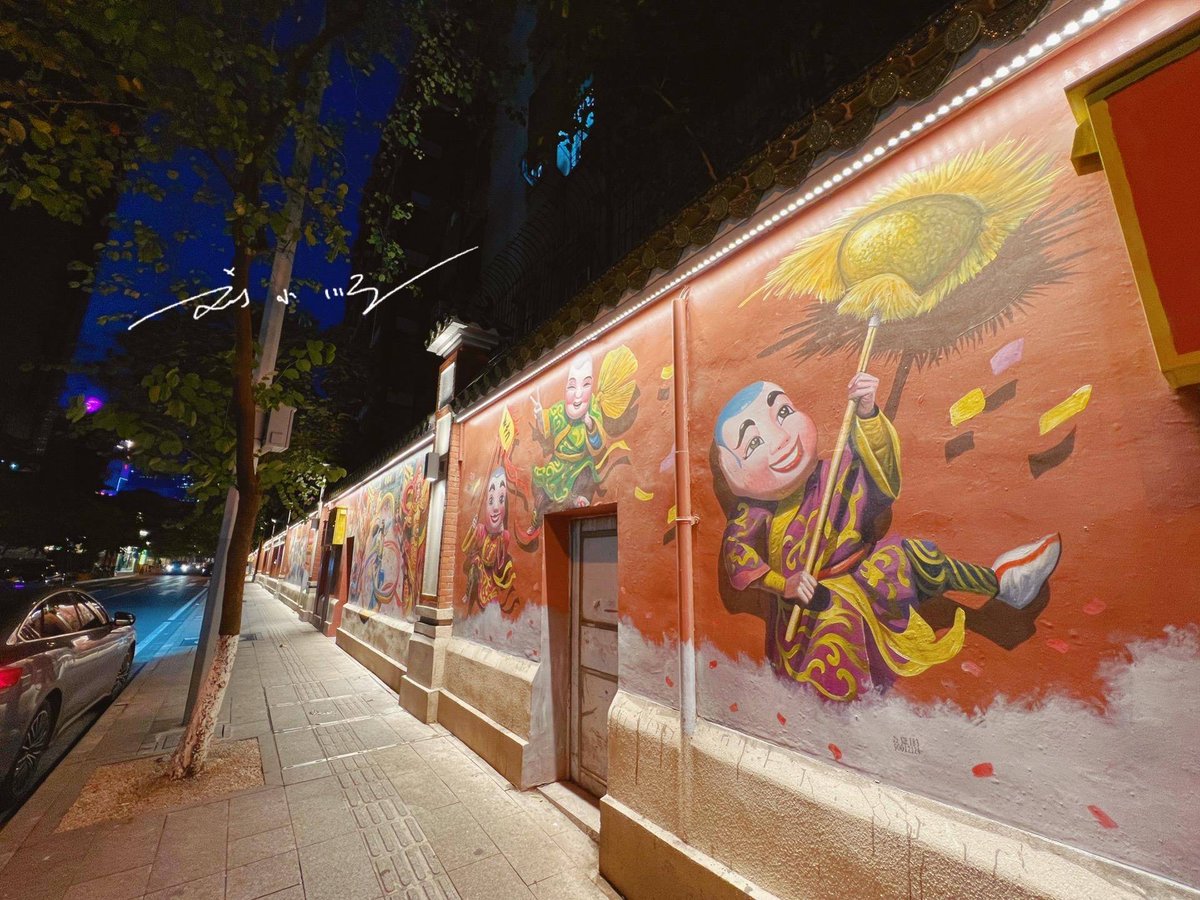 JoseRoseomur's tweet photo. Last night’s street art pop-up left us speechless — bold colors, raw emotion, and strangers connecting through shared awe! Art isn’t just on walls, it’s in the moments we share. https://t.co/yd6phLGvyH