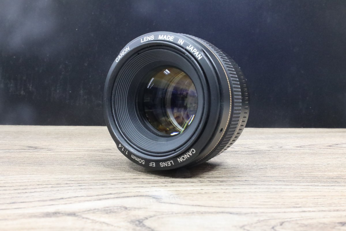 Hardoffcamera's tweet photo. CANON EF 50mm 1:1.4がジャンク商品で入荷です。
こちらAF効かずレンズ内もカビありです。
フィルム世代の単焦点な��でご興味ある方いかがでしょうか
#ハードオフ八王子大和田
#ハードオフ https://t.co/5swAL6cNoY