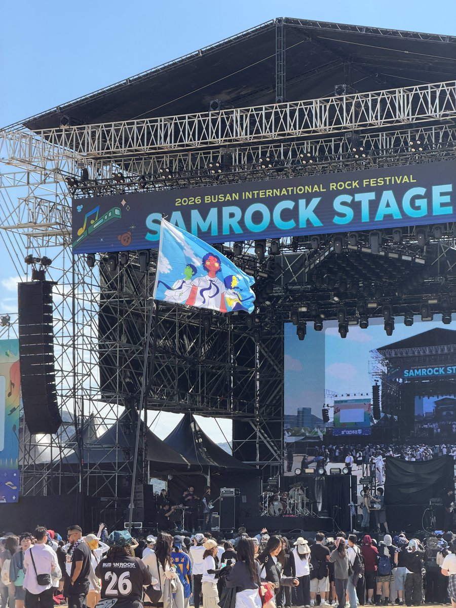 cloudlovethings's tweet photo. 오늘 날씨 좋은데 신인류 날씨의 요정 가사 띄워줘서 다같이 부른 거 너무 좋았어ㅜㅜ 정면돌파도 역대급 신남 신인류♡나 https://t.co/UweyXDy4FU