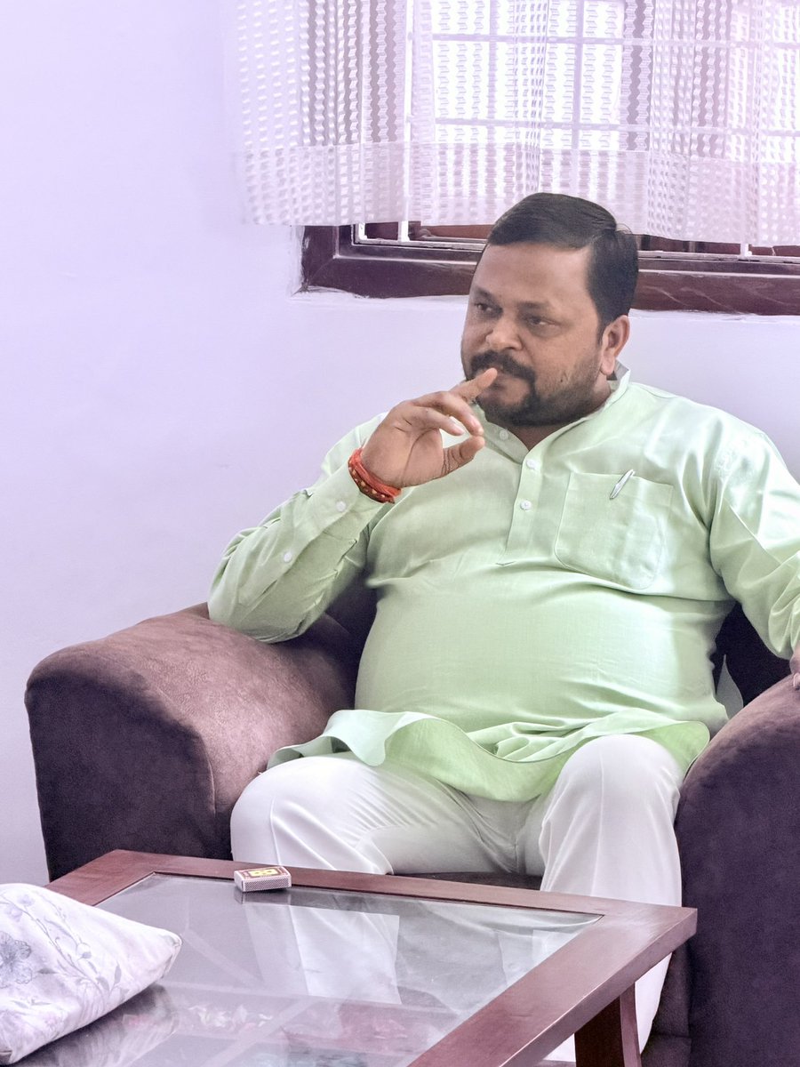 upendrapalbjp's tweet photo. #शाहजहांपुर आवास पर जनता दर्शन कर विभिन्न समस्याओं को सुना सम्बिंधत अधिकारियों से फ़ोन पर वार्ता कर निस्तारण कराने को निर्देशित किया।

@nitinmishraup @mppchaudhary 
@BJP4UP https://t.co/6h2DGMZtsZ