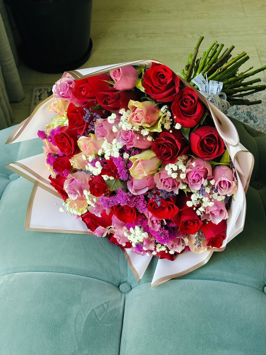 Miles_Nsala's tweet photo. Today’s first • Fantasy flowers • 72524605 https://t.co/7inpyhlcN4