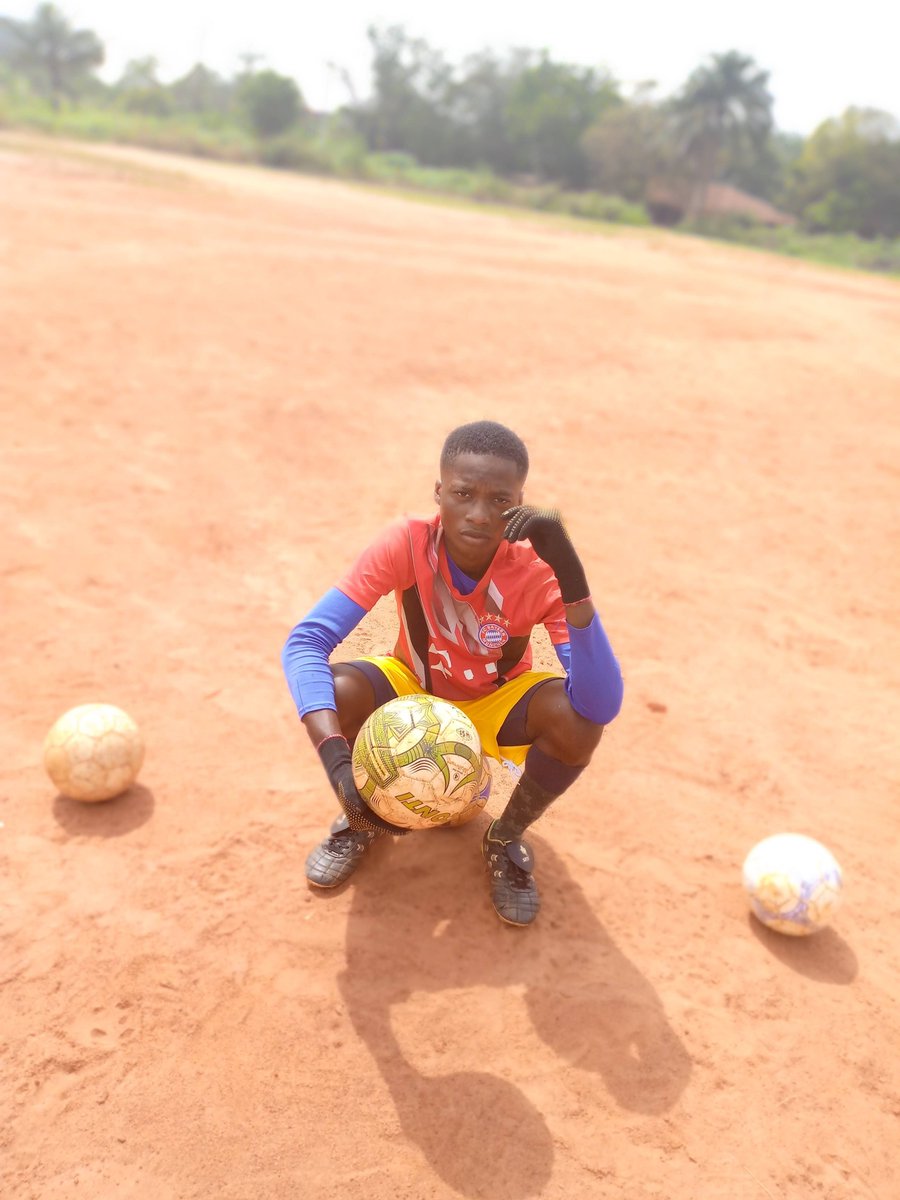 BallWithJibril's tweet photo. 2020. The dream was already alive. The journey had only just begun. Future professional footballer loading… ⚽🔥

#Barcelona #Football #Dream https://t.co/U4QieRsFD2
