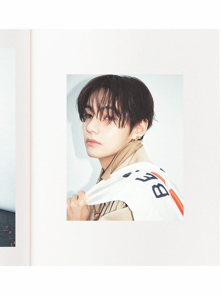 _BTSMoments's tweet photo. [📸 Instagram Post — #V] (3/4)

🐻 Celine Ete show 2027

(https://t.co/XGGV5STBzk)
TAEHYUNG FOR CELINE
#TaehyungxCeline https://t.co/E5TJnFxIPd