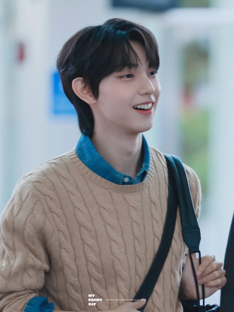 Mybunnyday0102's tweet photo. 261003 ICN #최립우 #FLAREU https://t.co/YUwh7yyHND