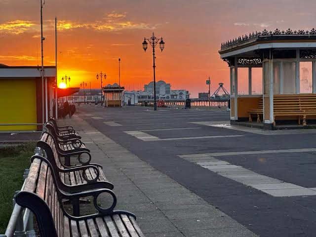 laxi_mia's tweet photo. Morning light, quiet streets, and nowhere I need to be. 🌅☕ https://t.co/65aJkA4sa2