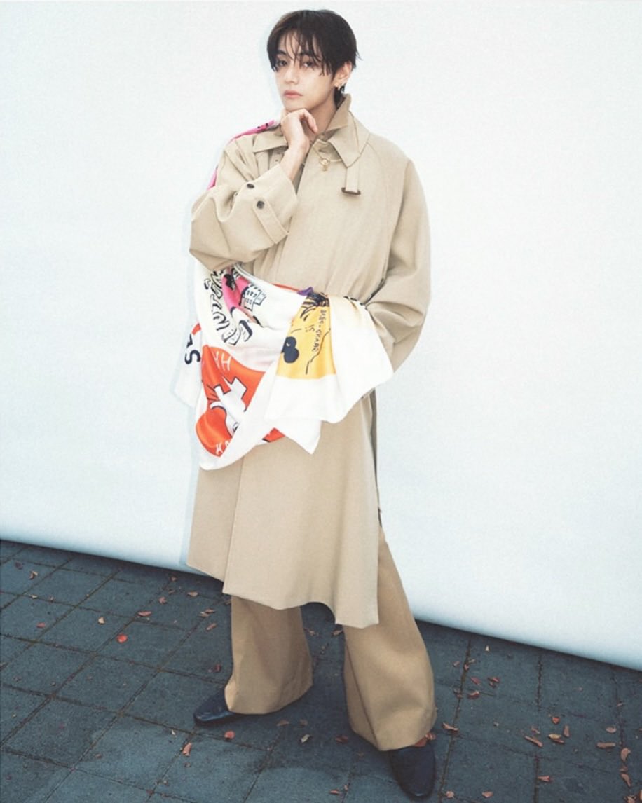_BTSMoments's tweet photo. TAEHYUNG FOR CELINE | A Thread (1)

(https://t.co/23cCHVWE9L)
TAEHYUNG X CELINE 
Été 2027 show
#CelineEte2027 
#VxCELINE https://t.co/MFVrPlle30
