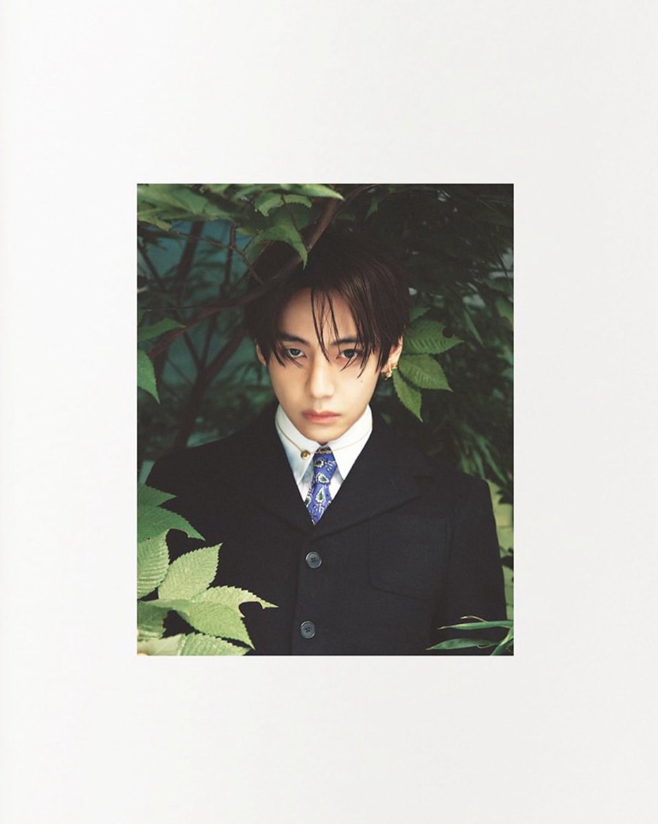 _BTSMoments's tweet photo. TAEHYUNG FOR CELINE (2)

(https://t.co/23cCHVWE9L)
TAEHYUNG X CELINE 
Été 2027 show
#CelineEte2027 
#VxCELINE https://t.co/mp47BMfuJO