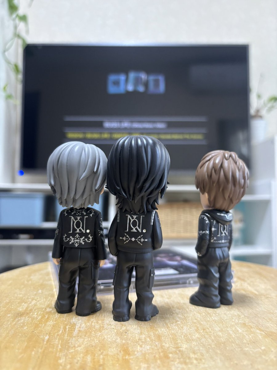 KtomoP1's tweet photo. ♡ねー！イケメンって変顔してもイケメンやねんな！！！
❤️お母さん、見るの遅くね？
💜手〜抜きすぎだよなー
🩵仕方ないよ、色々忙しいんだよ…
♡す、スネ……え〜〜
🩵どこ見てるんだろぉ
❤️怖ぇな
💜え？何のこと？？

ってなアフレコを入れてご覧ください
やっとBehind見た
#Number_i https://t.co/DkObXchphq