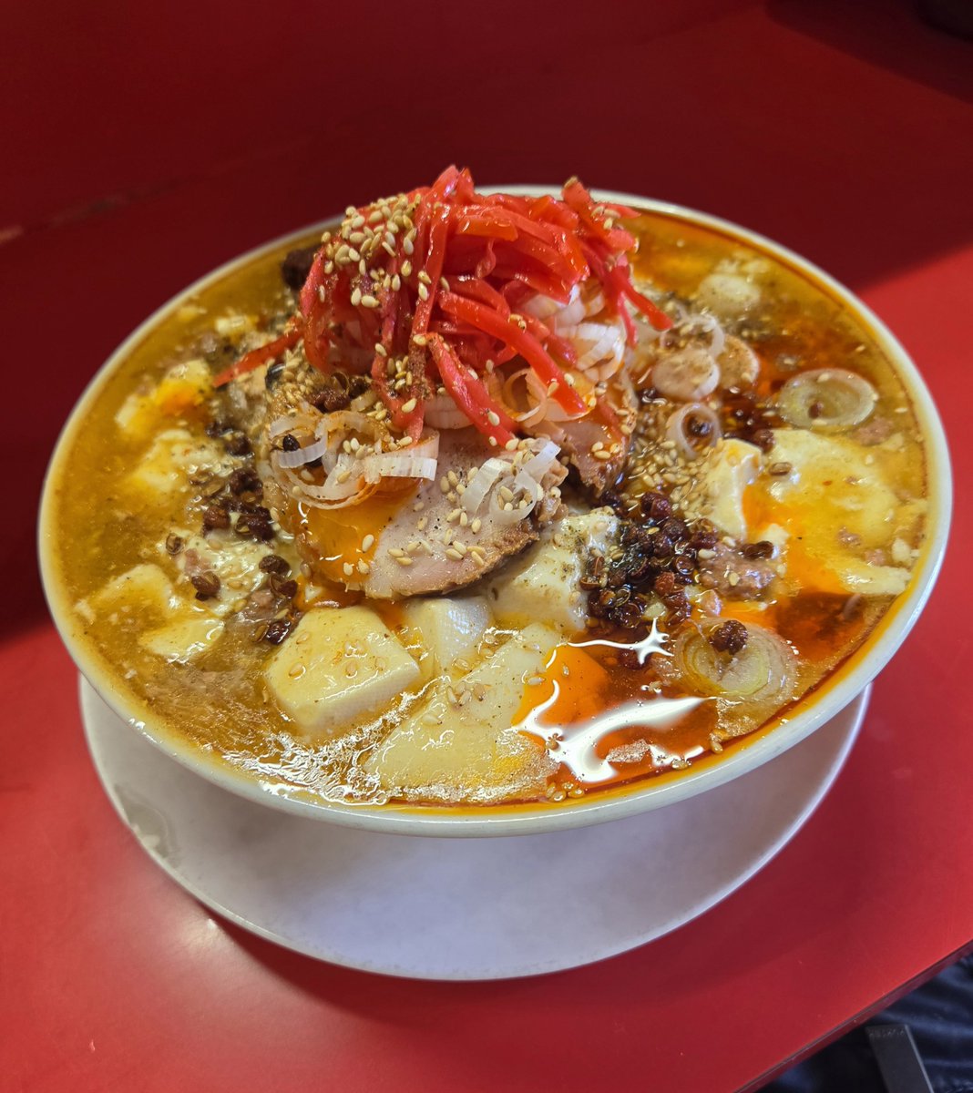 UK0627's tweet photo. #ラーメンししょう
満席のししょうで、爆辛チャーシュー麻婆麺、ビール×2

久しぶりの爆辛、旨い！甘口も中辛も爆辛も全部旨い！

明日の江戸川湯のししょう屋台、予定があって行けずで残念、、
行ける方、あたすの分も美味しくすすってください！

今日もごちそうさまでした https://t.co/XGfyQU3O2y