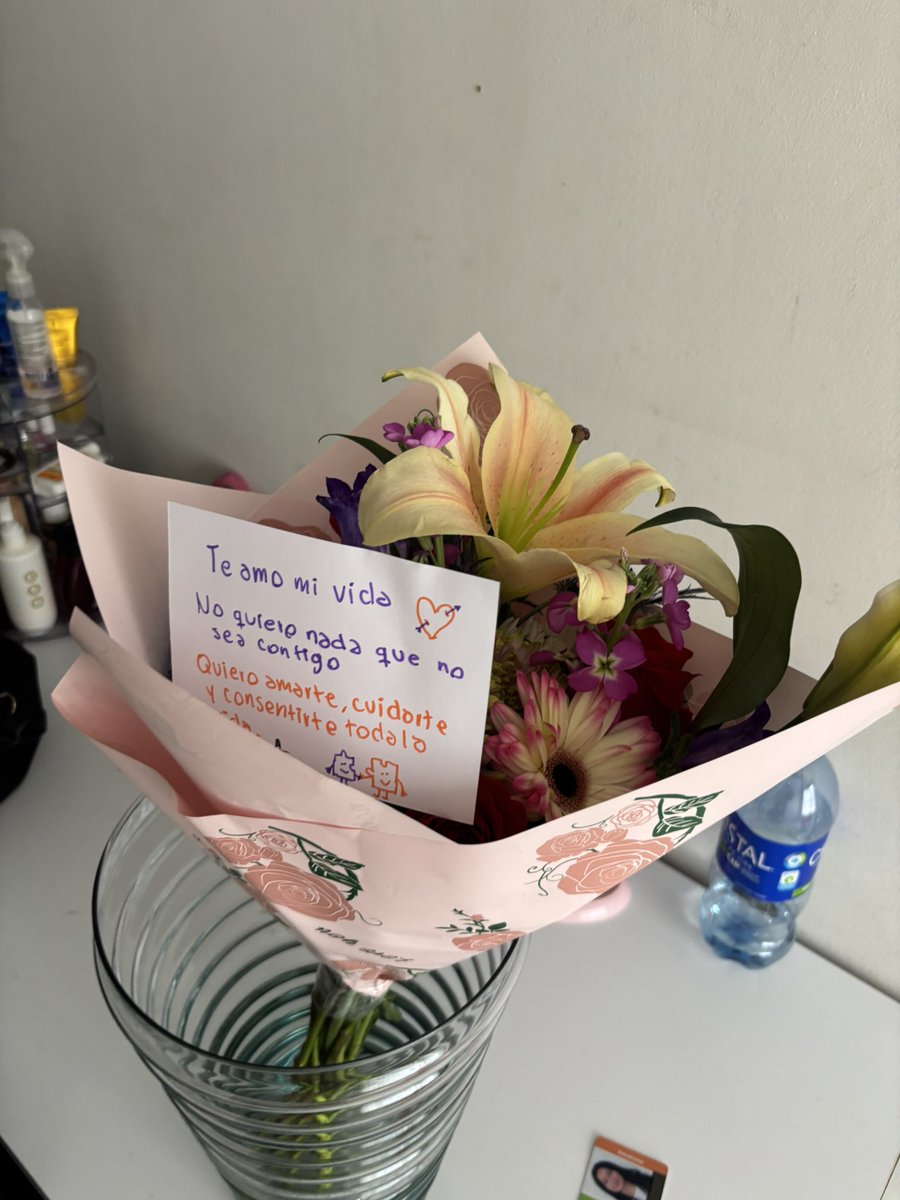 dannaaafr's tweet photo. llegar a mi casa y encontrarme esto, estoy perdidamente enamorada 💘 https://t.co/COIehtuNgP
