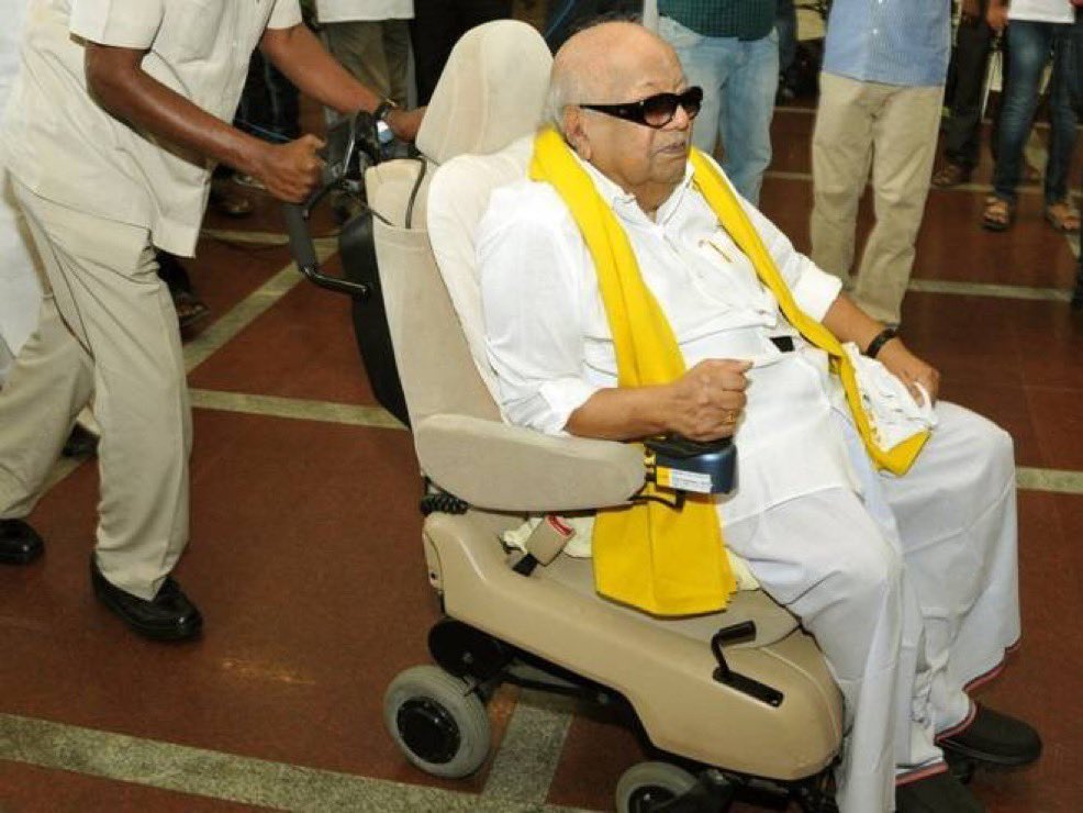 ActorVijayUniv's tweet photo. உங்க அப்பா Wheel Chairla இருந்துட்டு எவ்ளோ belti அடிச்சாருனு ஊருக்கே தெரியும் அ��்த Belti கதையெல்லாம் பேசலாமா இப்போ ? @mkstalin https://t.co/63OipInLsf